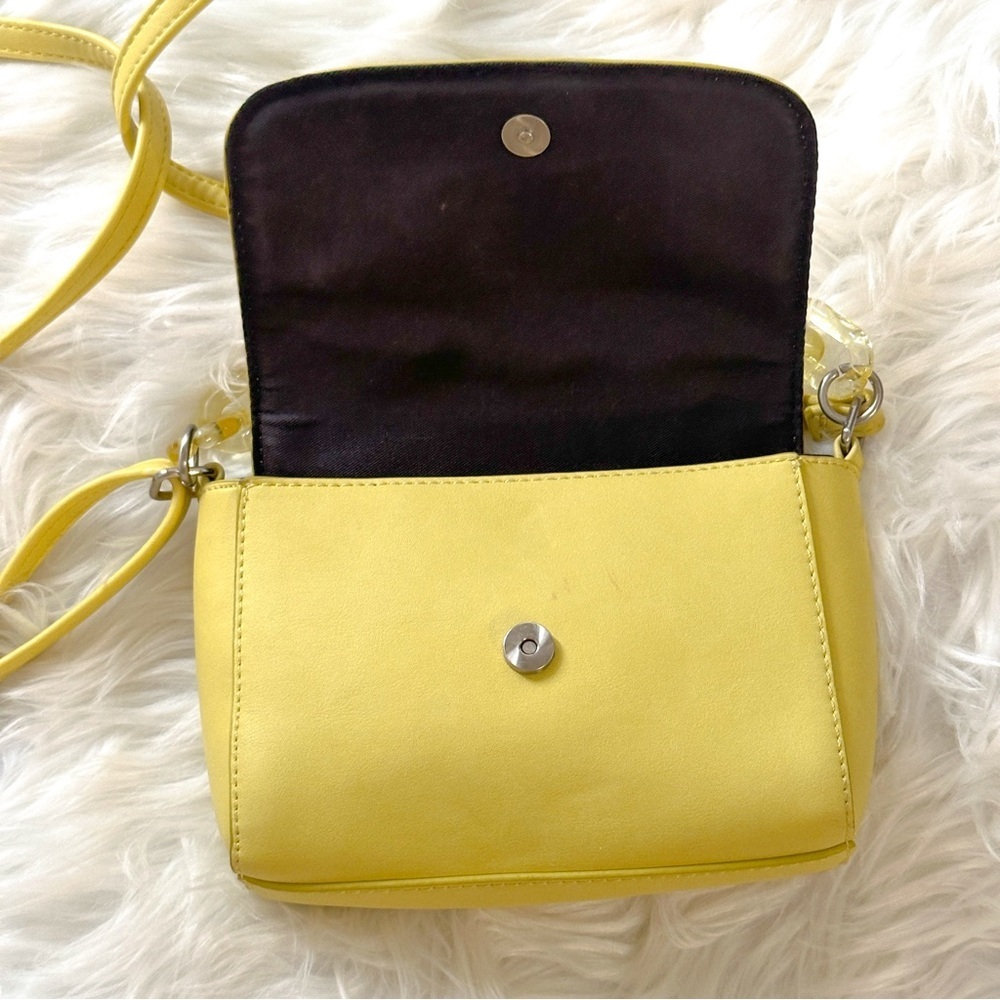 Scoop Crossbody Bag with Resin Chain chartreuse - Picture 3 of 7